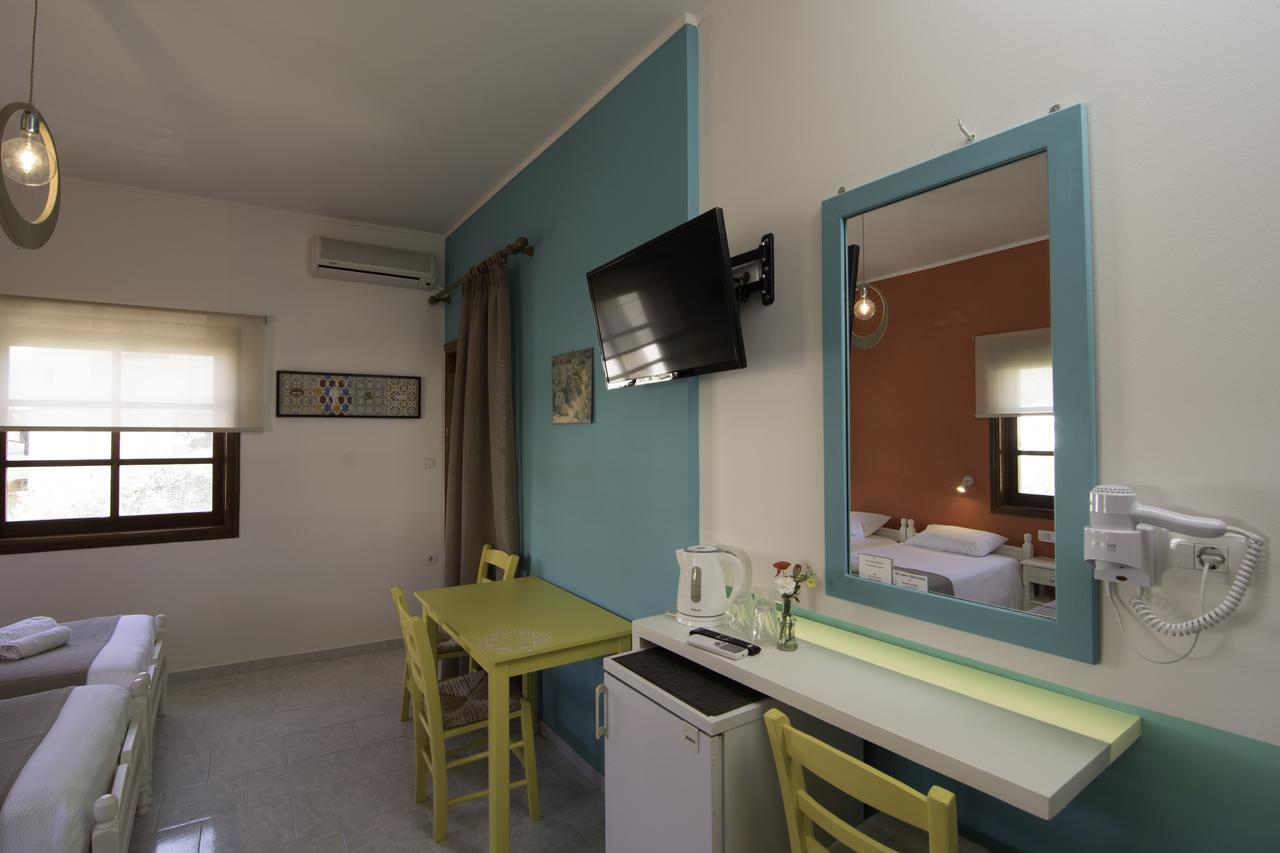 Niki Rooms Palaiochora Exterior foto